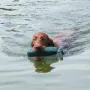 Emely ist im Wasser stark!