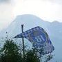 Auf dem Berg weht schon die Fahne für uns