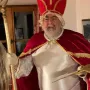 Unser netter Nikolaus hatte für jeden Hund eine Geschichte und ein Geschenk