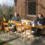 Einen Kaffe und Sonne genießen.